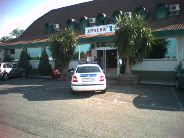 Meg�llni tilos