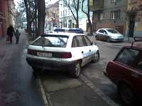 Szeged - z�ld ter�leten parkol�s