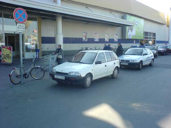 Meg�llni tilos